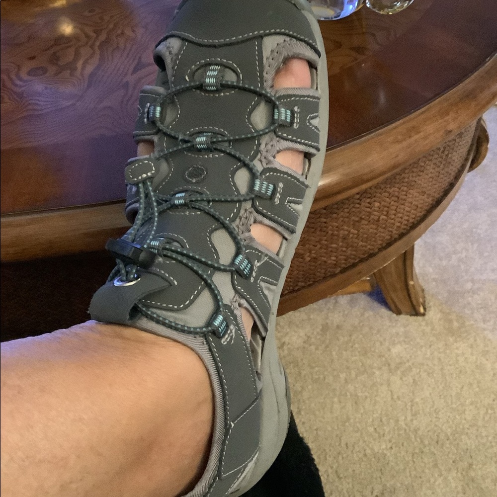 Khombu shoe sandal  water resistant Ashley 9 gray in great shape rubber …